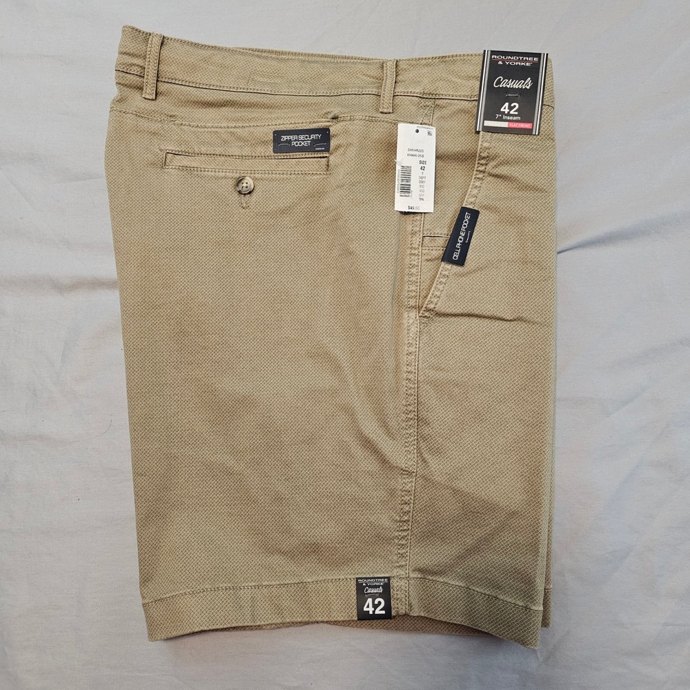 Roundtree & Yorke Size 42 Straight Fit Shorts Tan Geo Design 7" inseam NWT L881